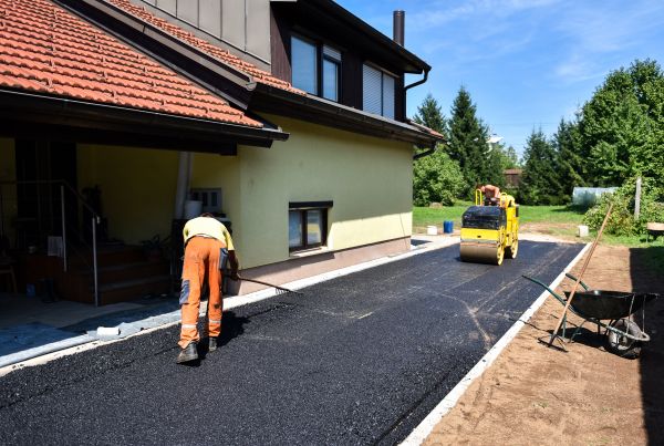 Asphalt Driveway Pouring - Asphalt Driveway Pouring Nashua, New Hampshire